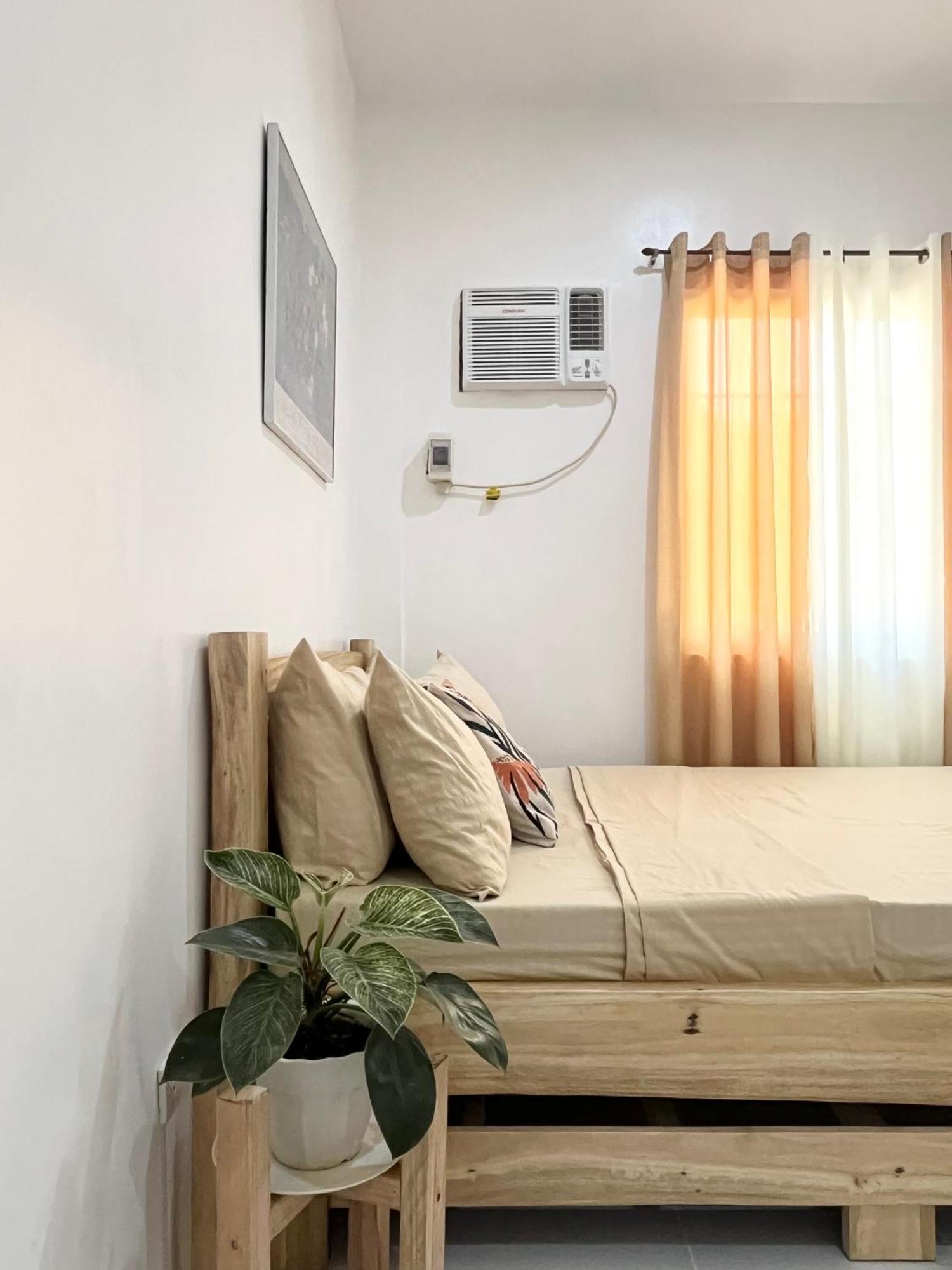 Sunnydale Apartelle -Room Accommodation Near Calatagan Beach Resorts Batangas Exterior foto