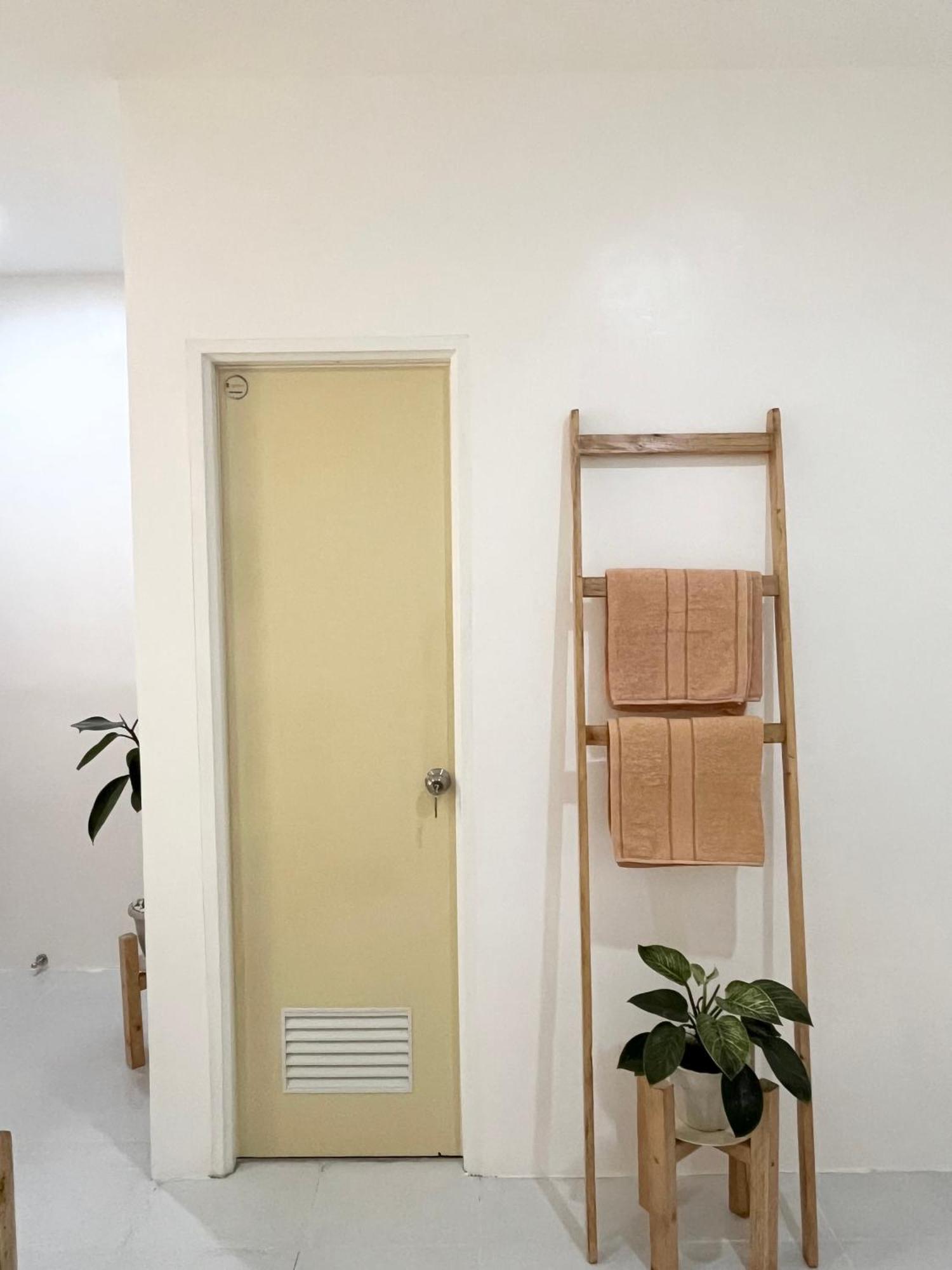 Sunnydale Apartelle -Room Accommodation Near Calatagan Beach Resorts Batangas Exterior foto